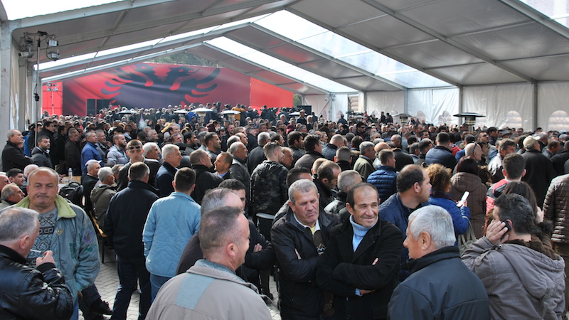 Albanie : l&rsquo;opposition continue le combat contre Edi Rama sous un chapiteau