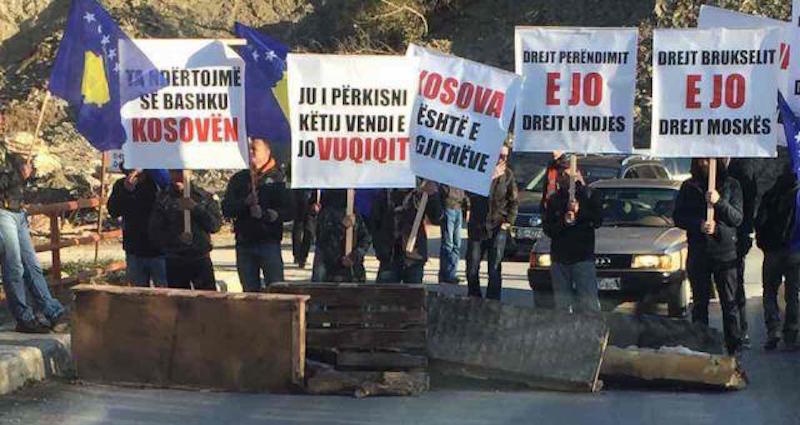 Meeting du SNS au Kosovo : des barrages et pas de Vučić
