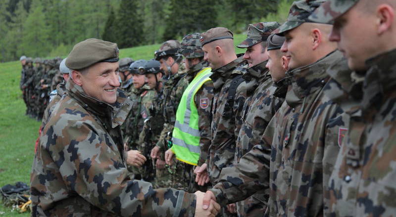 Tensions dans les Balkans : la Slovénie pense à réintroduire le service militaire