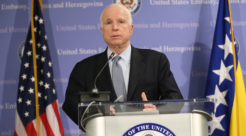 Les Balkans et les États-Unis : la tournée très politique de John McCain