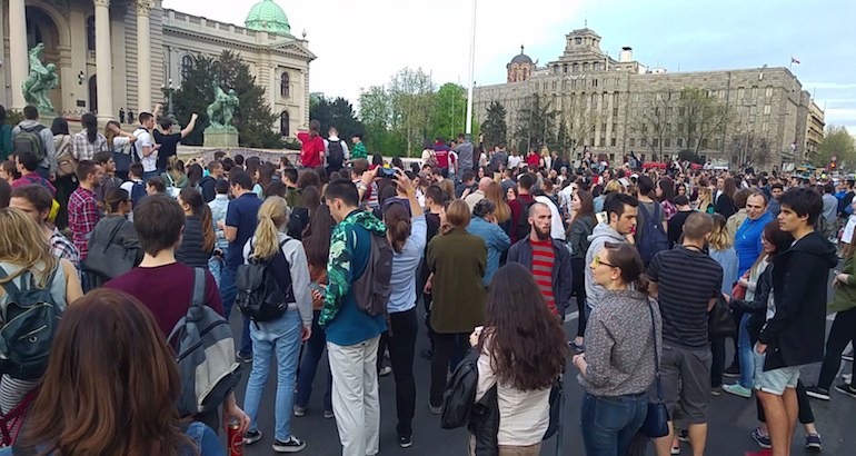 Serbie : rassemblements spontanés contre la «dictature» d&rsquo;Aleksandar Vučić