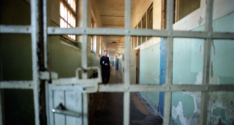 Serbie : arrêté pour un simple SMS de menace à Vučić, il meurt en prison