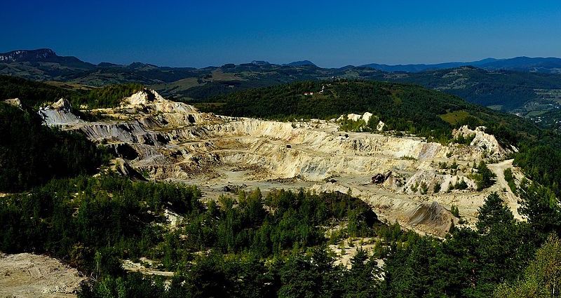 Roumanie : le gouvernement veut-il relancer les projets miniers de Roșia Montană ?