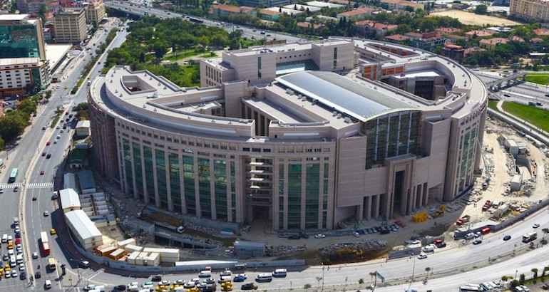 Médias et répression en Turquie : nouvelle audience dans le procès contre Cumhuriyet