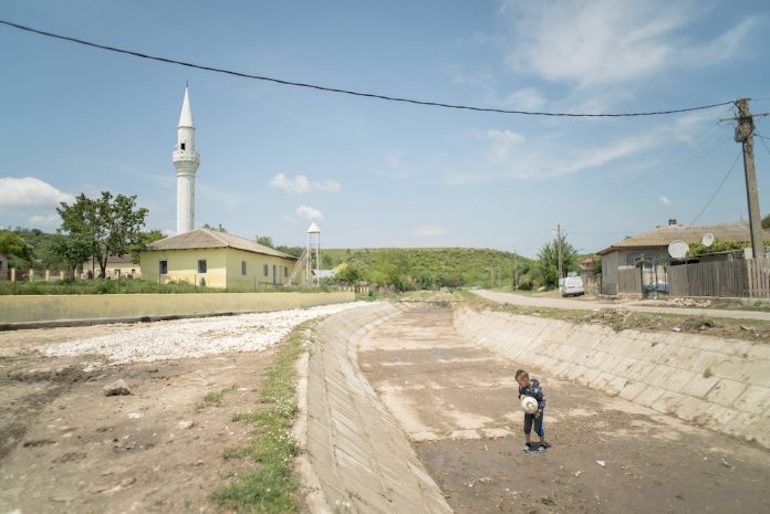 Roumanie : voyage à Bașpınar, le village turc de Roumanie qui ne tient qu&rsquo;à une fontaine