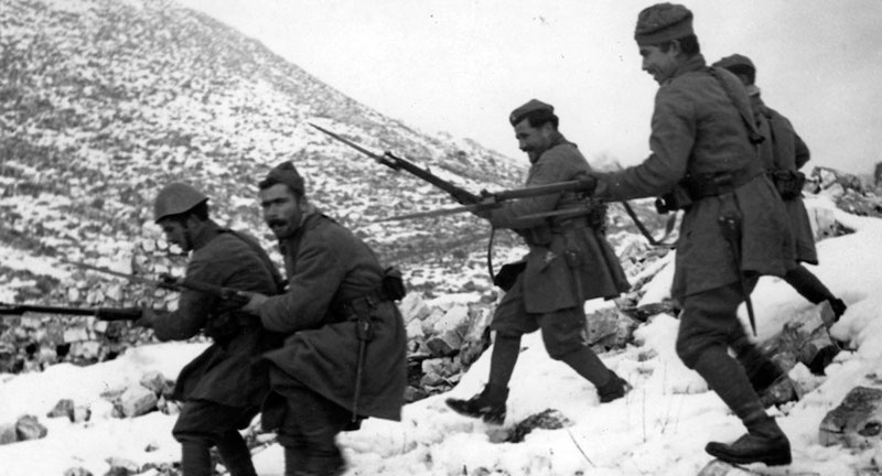Les corps des soldats de l&rsquo;armée morte ne font plus obstacle entre l&rsquo;Albanie et la Grèce