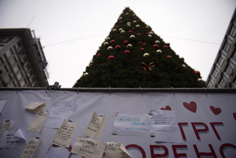 Serbie : à Belgrade, le sapin de Noël «le plus cher du monde»