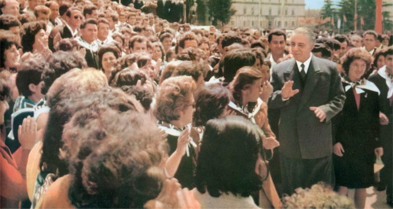 Albanie : les crimes de la dictature et le retour de la « vieille garde » communiste