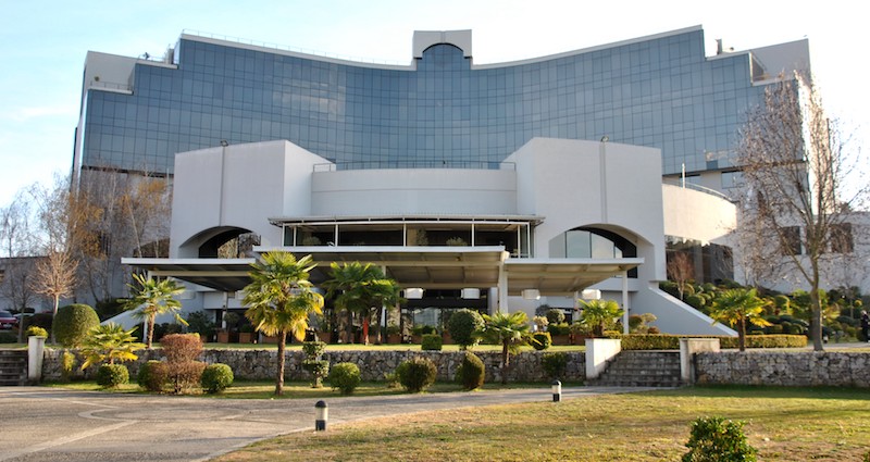 Tourisme : en panne de clients, le groupe Sheraton quitte Tirana