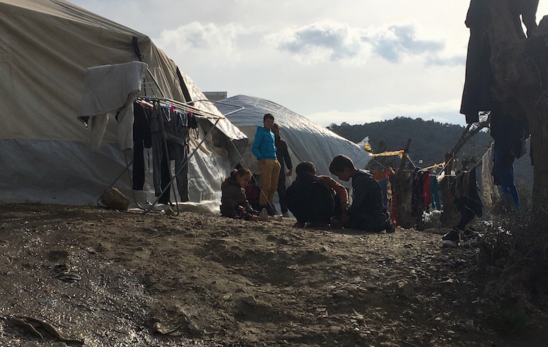 Réfugiés bloqués en Grèce : à Lesbos, «&nbsp;bienvenue en prison&nbsp;»