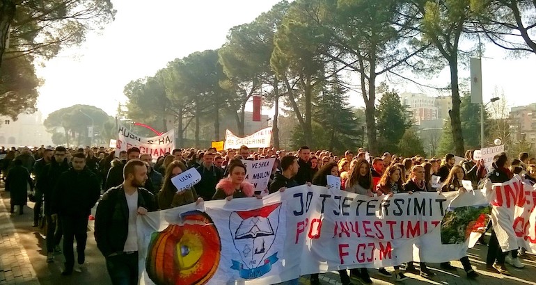 Albanie : « Étudiants, pas clients », dans la rue pour un enseignement moins cher