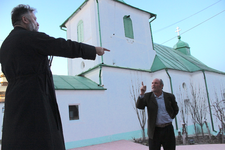 Clochemerle orthodoxe en Moldavie : la bataille de l&rsquo;église de Dereneu