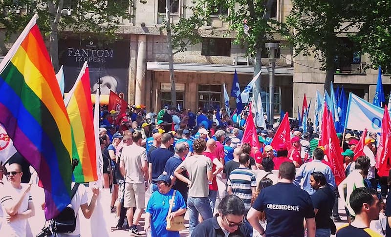 Devant la Maison des syndicats de Belgrade