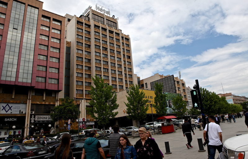 Kosovo : splendeur, privatisation et décadence de l’Hôtel Grand de Pristina