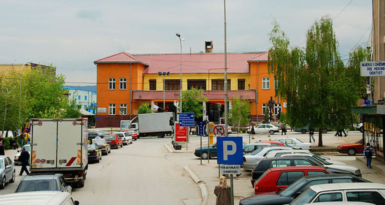 Bras de fer entre Kosovo et Serbie : Pristina arrête cinq Serbes puis les relâche