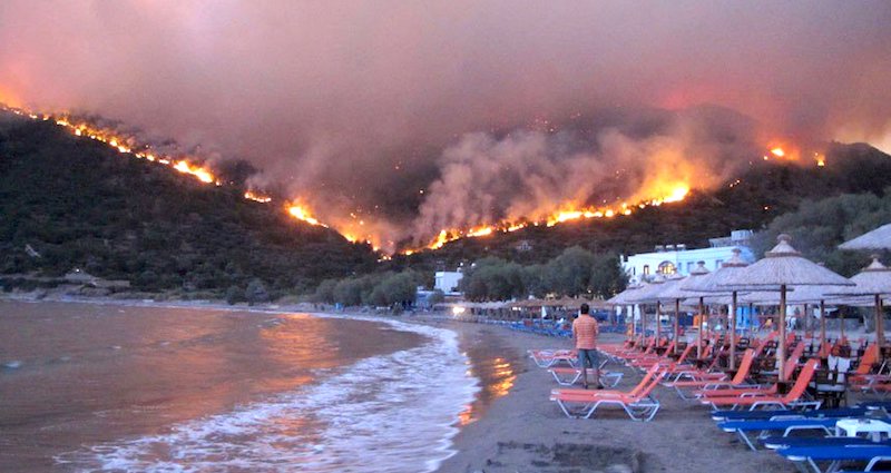 Incendies en Grèce : la tragédie continue, la polémique enfle