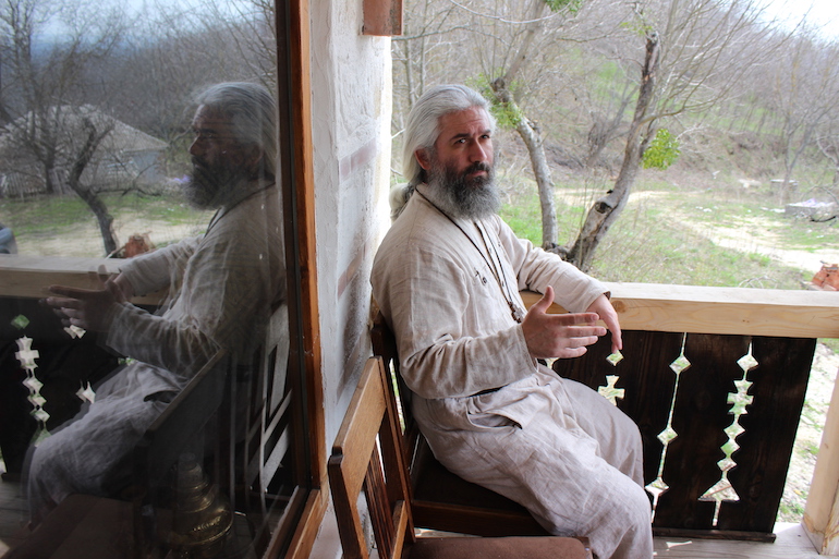 Moldavie : le monde en marge de Savatie Baștovoi, moine, écrivain et bâtisseur