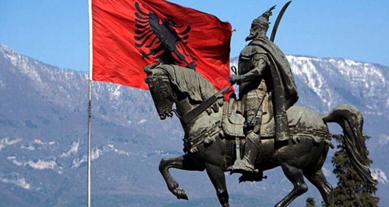 Monténégro : la statue de Skenderbeg qui fait débat à Ulcinj