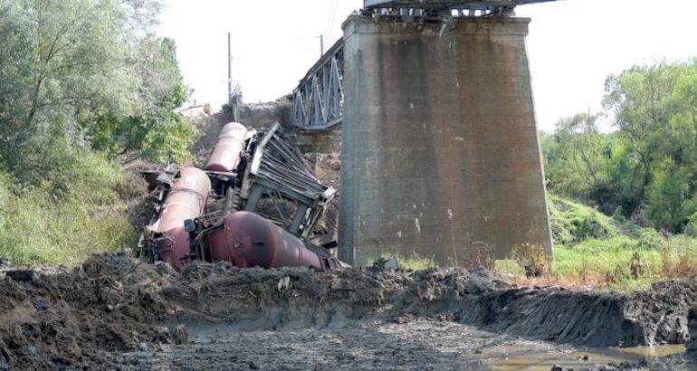 En Roumanie, un réseau ferroviaire en ruine, des voyageurs en danger