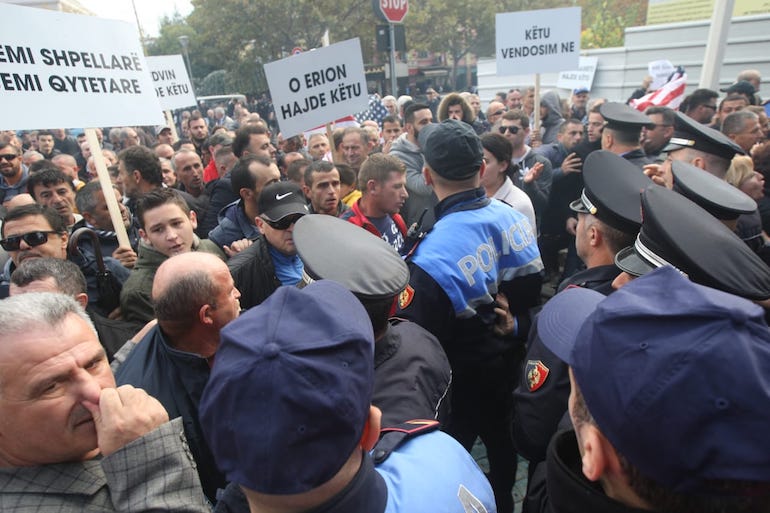Albanie : violentes manifestations contre un plan de démolition de logements