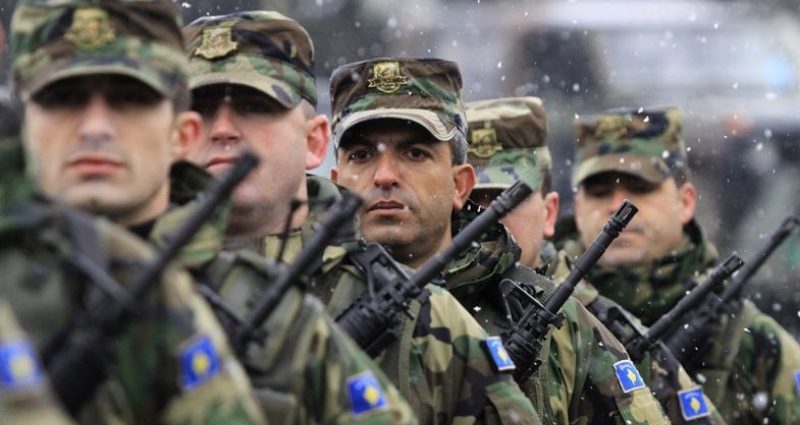 Le Kosovo va créer son armée, Belgrade s’indigne, les internationaux s’inquiètent