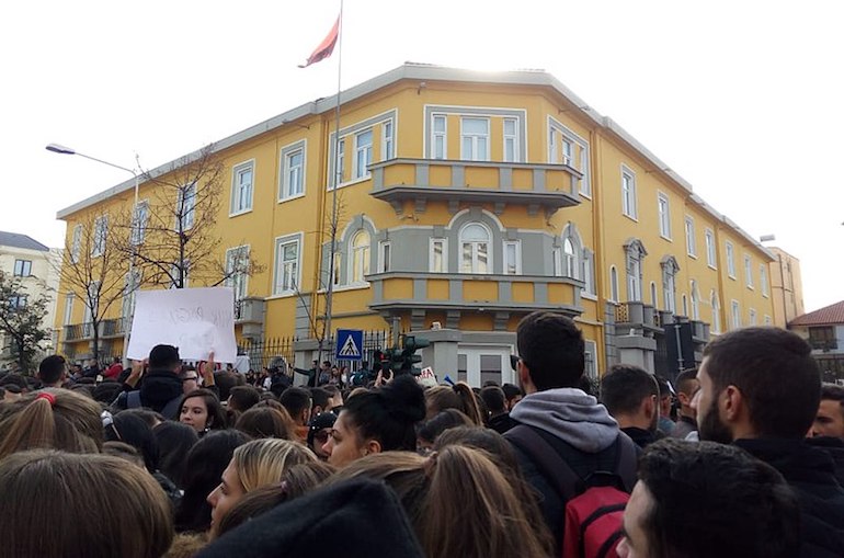 Albanie : treize jours de manifestations étudiantes et huit revendications