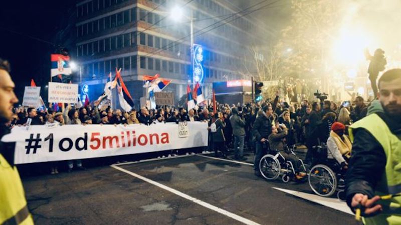 Serbie : « le régime Vučić peut s&rsquo;effondrer comme un château de cartes »