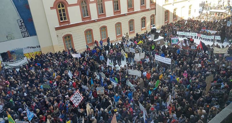 Serbie : des milliers de personnes dans la rue contre les mini-centrales hydroélectriques