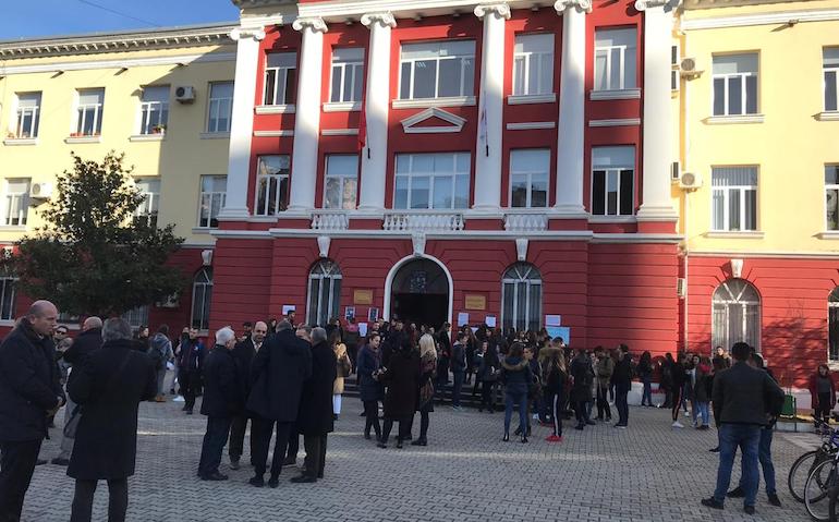 Albanie : des professeurs rejoignent la contestation étudiante