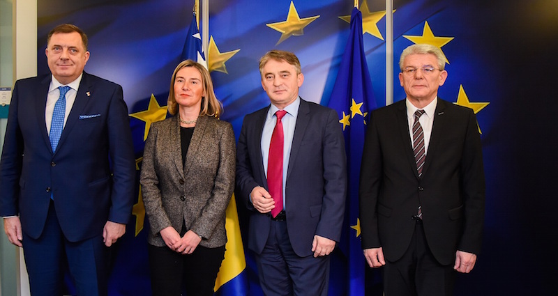 De gauche à droite : Milorad Dodik, Federica Mogherini, Željko Komšić et Šefik Džaferović