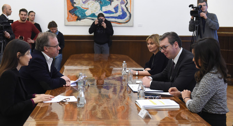 Liberté des médias en Serbie : Vučić pérore à Davos, RSF attend des mesures concrètes
