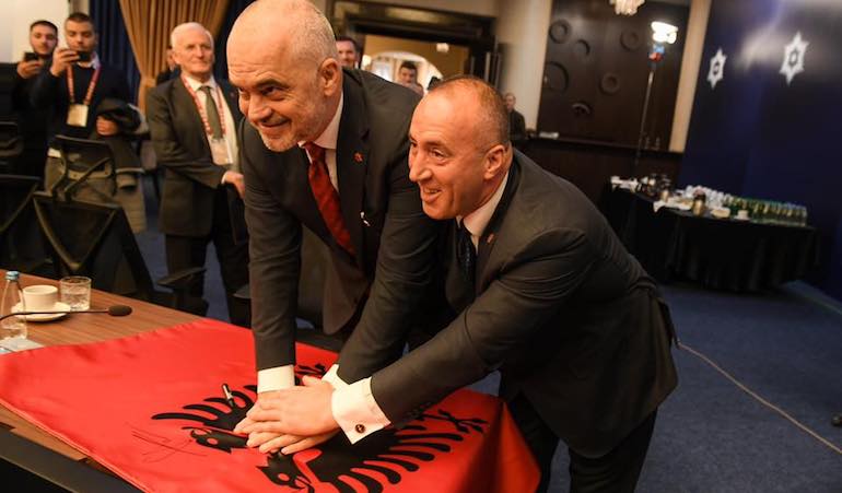Entre Albanie et Kosovo : unification nationale ou « mini-Schengen » ?