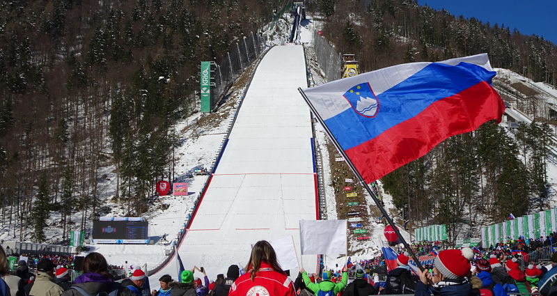 Slovénie : bières, pétards et fous volants, une journée à Planica, temple mondial du saut à ski