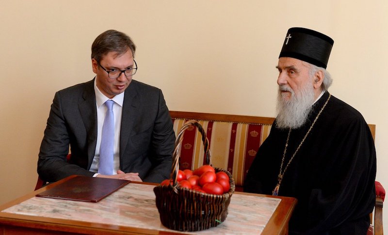 Serbie : l&rsquo;Église orthodoxe «&nbsp;plus loin de Dieu, plus près du pouvoir&nbsp;»
