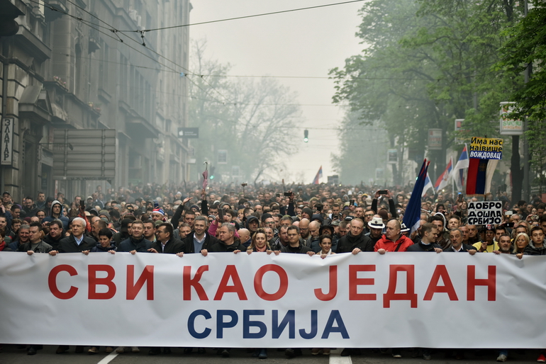 Serbie : démonstration de force pacifique et déterminée de l&rsquo;opposition citoyenne