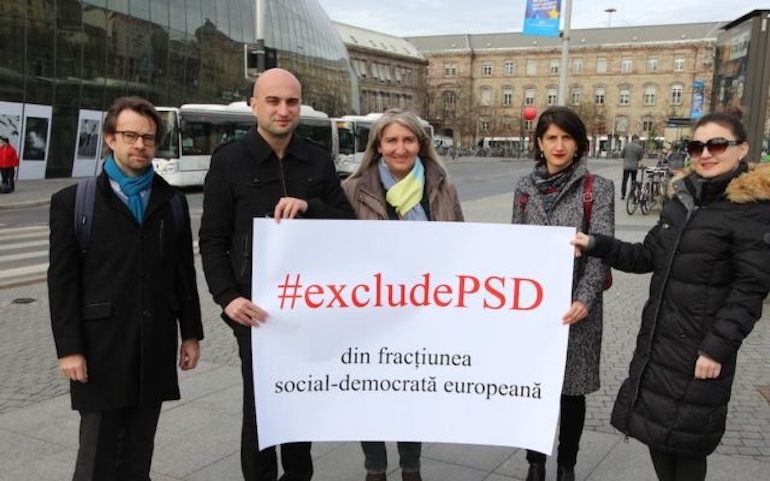 Les socialistes européens gèlent leurs relations avec le PSD roumain
