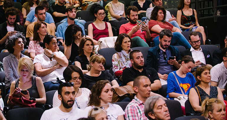 Serbie : Mirëdita, dobar dan, la scène culturelle contemporaine du Kosovo à Belgrade