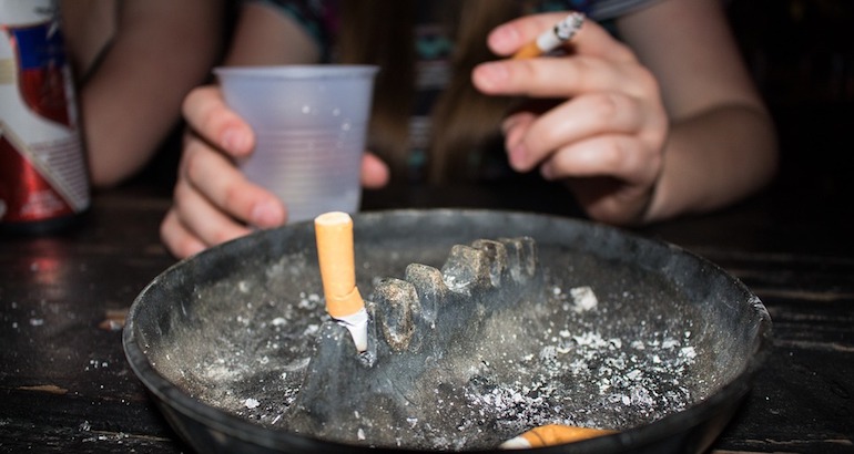 «&nbsp;Eldorado des fumeurs&nbsp;», le Monténégro va-t-il vraiment interdire le tabac dans les espaces fermés&nbsp;?