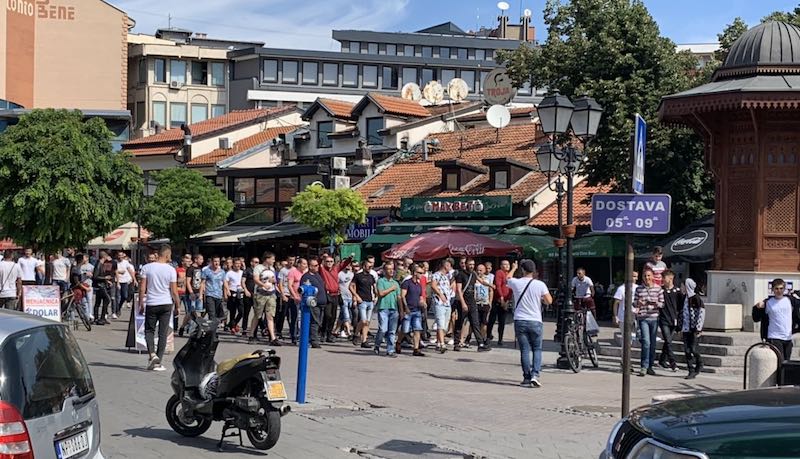 Serbie : la « Caravane des Fiertés » n&rsquo;a pas pu s&rsquo;arrêter à Novi Pazar