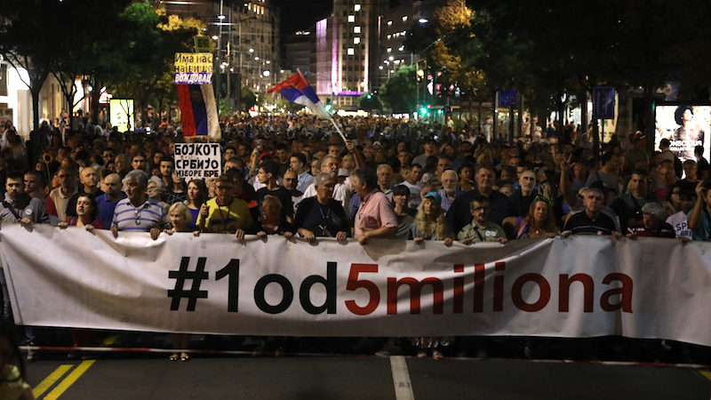Révolte citoyenne en Serbie : #1od5miliona bat toujours le pavé contre Vučić