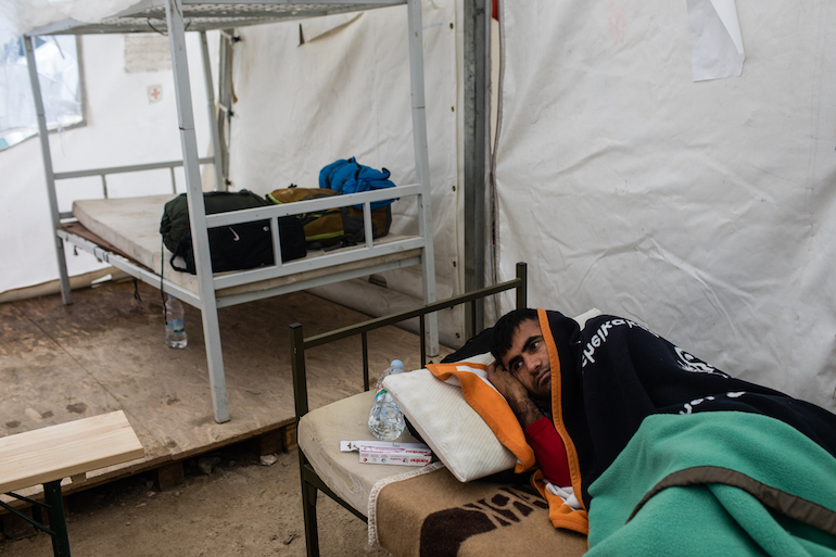 Le coronavirus, double peine pour les réfugiés dans les Balkans