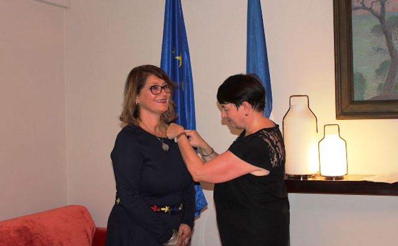 Nerimane Kamberi, notre correspondante au Kosovo, a été décorée des Palmes académiques