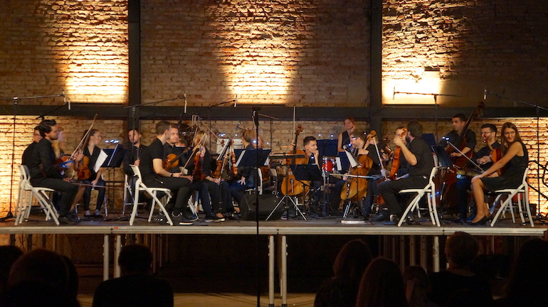 Musique : le No Borders Orchestra fait tomber les murs des Balkans