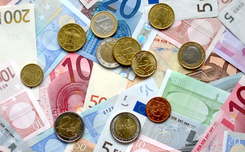 euro_coins_and_banknotes-2.jpg