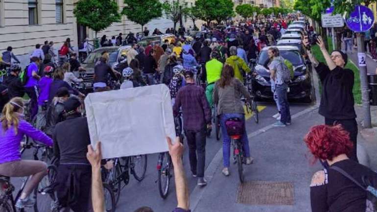 Slovénie : manifestations à vélo contre un confinement «liberticide»