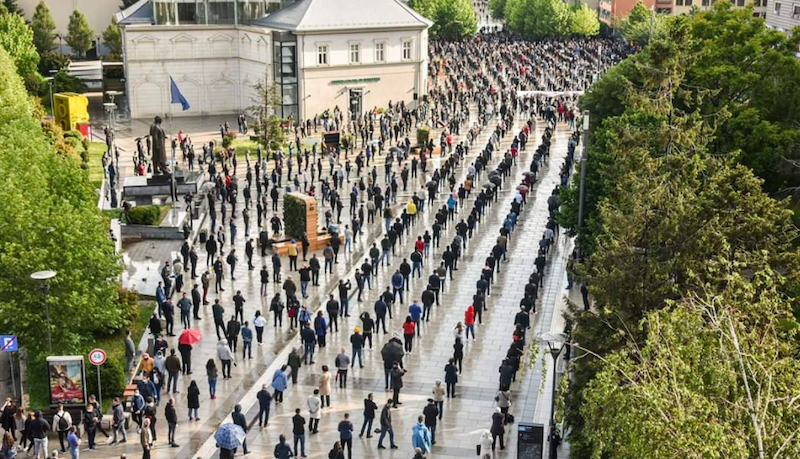 Kosovo : feu vert à un nouveau gouvernement, Vetëvendosje reprend la rue