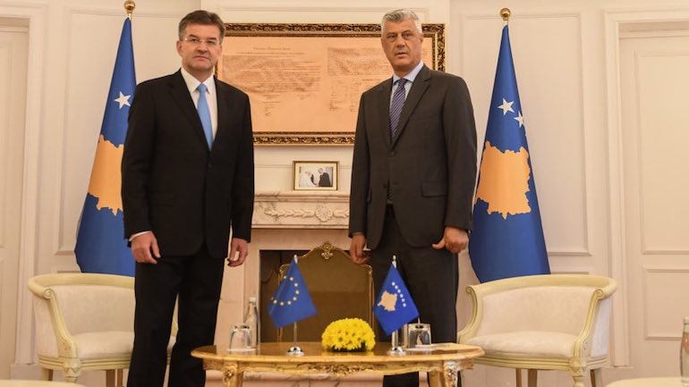eap2olpwaailrh-.jpg