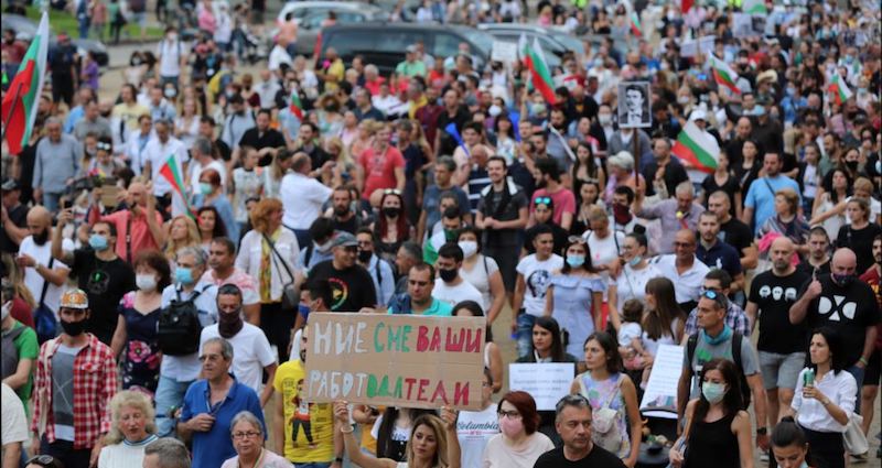 Bulgarie : les manifs s&rsquo;amplifient, trois ministres limogés, Borissov s’accroche