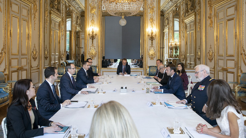 Ballet diplomatique à l&rsquo;Elysée pour tenter de relancer le dialogue Kosovo-Serbie