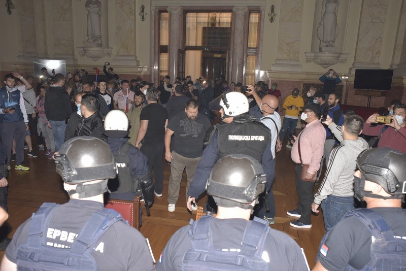 Serbie : colère et désespoir des citoyens, violence de la police